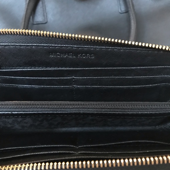 Michael Kors purse & wallet - Picture 3 of 6